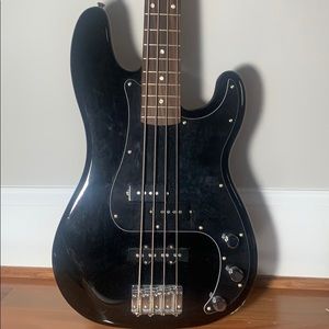 Squier by Fender P Electric Bass